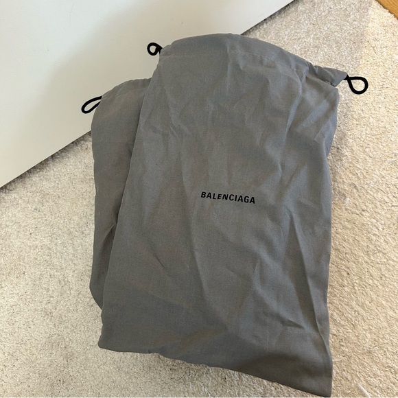 Balenciaga La Cagole Silver Flats - Picture 9 of 9